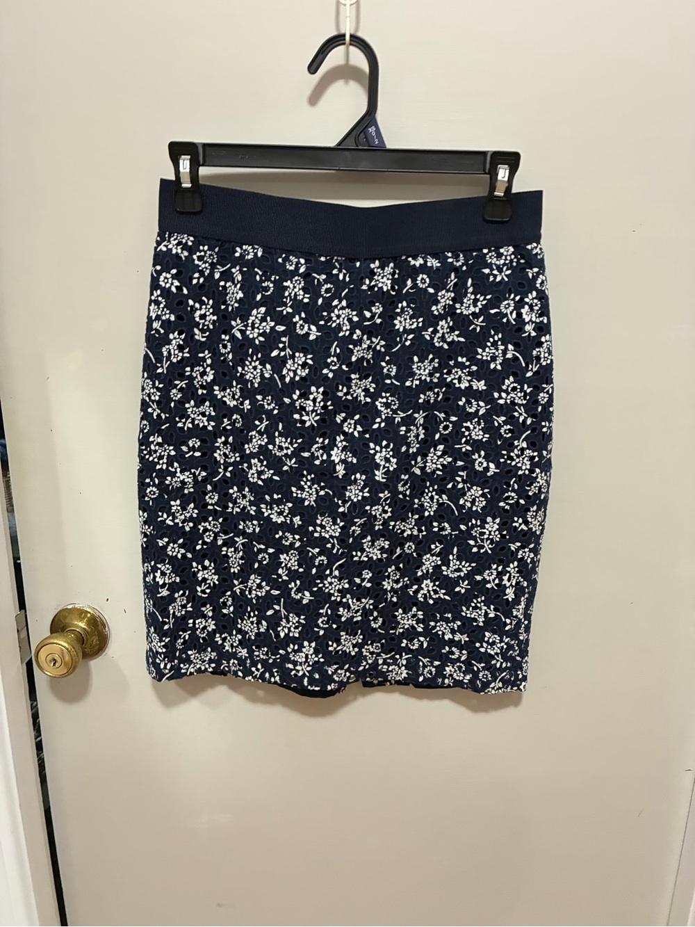 Ann Taylor Navy and White Floral Pencil Skirt